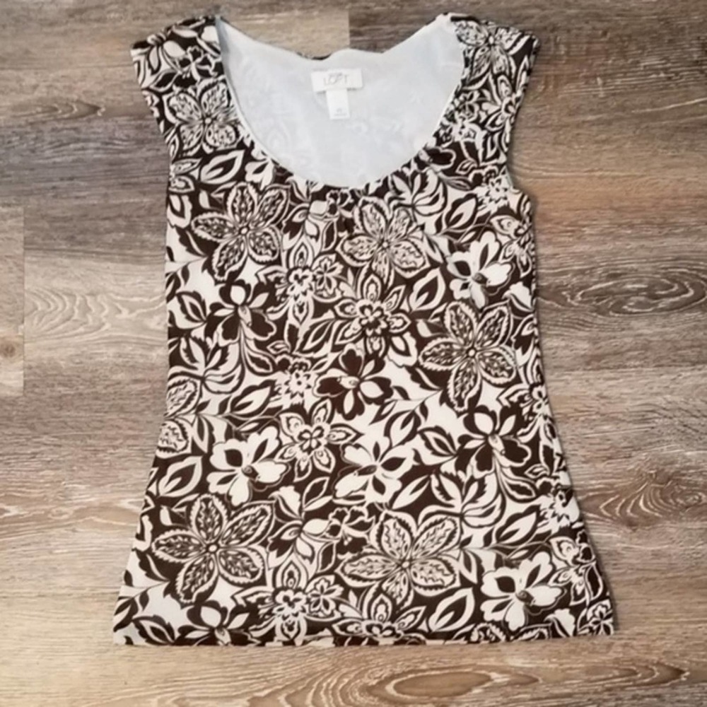 🦋 Ann Taylor Loft Floral print Sleeveless Top